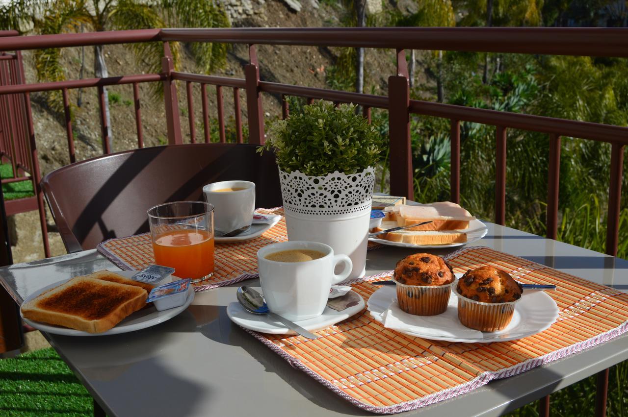 Aparthotel Balcones De Bentomiz Velez Malaga Exterior foto